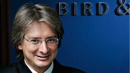 «BIRD & BIRD NON VUOLE FERMARSI»